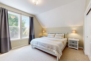 3 habitaciones, tabla de planchar con plancha, wifi y ropa de cama 
