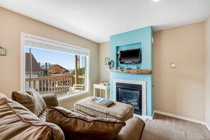 TV, fireplace, DVD player, offices - 2 Story Dog Friendly Aparthotel with Deck Gas Fireplace Ocean Views Beach Access (Depoe Bay)