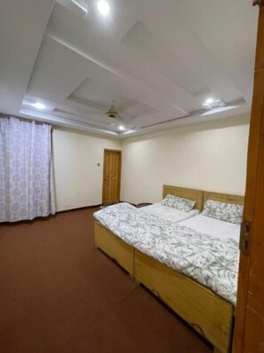 تجهيزات عازلة للصوت ومكواة/لوح كي وواي فاي مجانًا