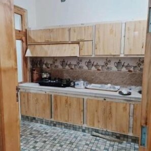 Private kitchen - Northland Guest House  (Skardu)
