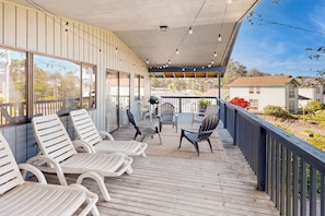 Property grounds - Comfortable inviting home with great deck 2 blocks to the beach (Depoe Bay)