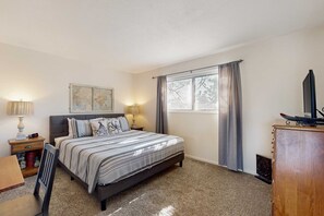 4 Schlafzimmer, Bügeleisen/Bügelbrett, Reisekinderbett, WLAN