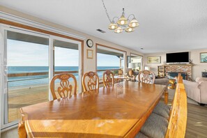 Dining - Impressive oceanfront home with great views dog friendly (Gleneden Beach)