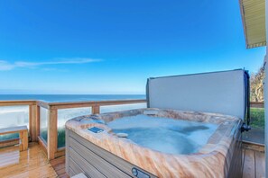 Outdoor spa tub - Charming Oceanfront Two Story Home Private Hot Tub Deck Gas Grill and Views (Gleneden Beach)