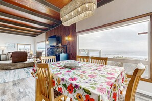 Dining - Charming Oceanfront Two Story Home Private Hot Tub Deck Gas Grill and Views (Gleneden Beach)