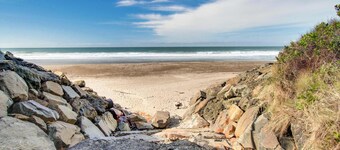 Fun and Unforgettable Beach House Dog friendly with a Great Location