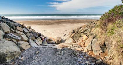 Fun and Unforgettable Beach House Dog friendly with a Great Location