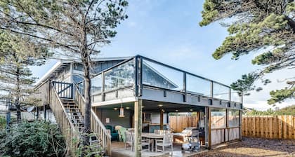 Family friendly house with ocean view and private hot tub walk to beach dogs OK