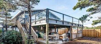 Family friendly house with ocean view and private hot tub walk to beach dogs OK