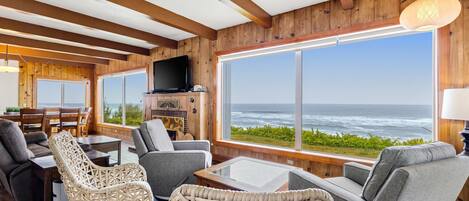 Televisión, chimenea, reproductor de DVD, estéreo