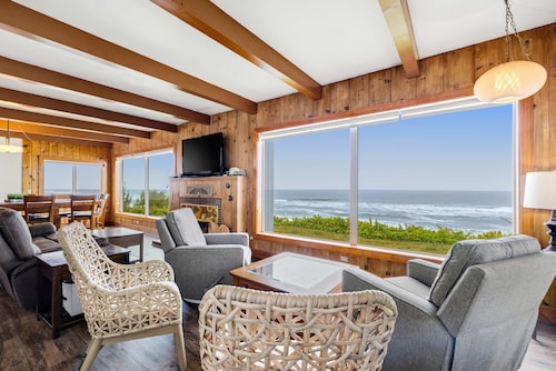 Charming Oceanfront House with Gorgeous Water Views and Beach Access