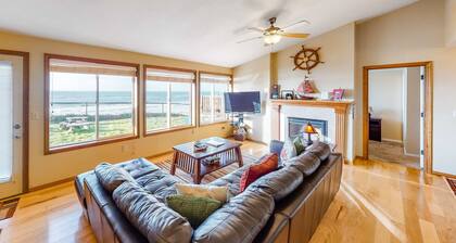Oceanfront house steps to beach with private hot tub firepit and spectacular view