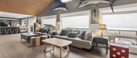 Televisión, chimenea, reproductor de DVD y futbolito