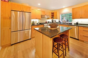 Fridge, microwave, oven, stovetop - Dog friendly home with enclosed yard game room private hot tub near the beach (Gleneden Beach)