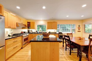 Fridge, microwave, oven, stovetop - Dog friendly home with enclosed yard game room private hot tub near the beach (Gleneden Beach)