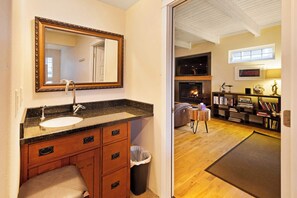 Interior - Dog friendly home with enclosed yard game room private hot tub near the beach (Gleneden Beach)