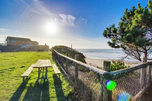 Property grounds - Cottage near the beach perfect for a couple with deck grill and fireplace (Gleneden Beach)