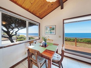 Dining - Charming Oceanfront Home with Nearby Beach Access and Amazing Ocean Views (Gleneden Beach)