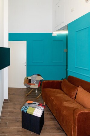 TV - San Giovanni prestige flat by RHR (Roma)