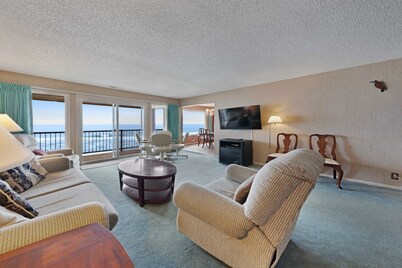 Lovely oceanfront condo with sweeping water views and balcony