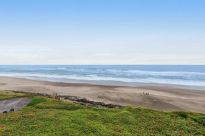 بالقرب من الشاطئ