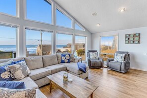 Televisio, takka, DVD-soitin, pöytäjalkapallopöytä