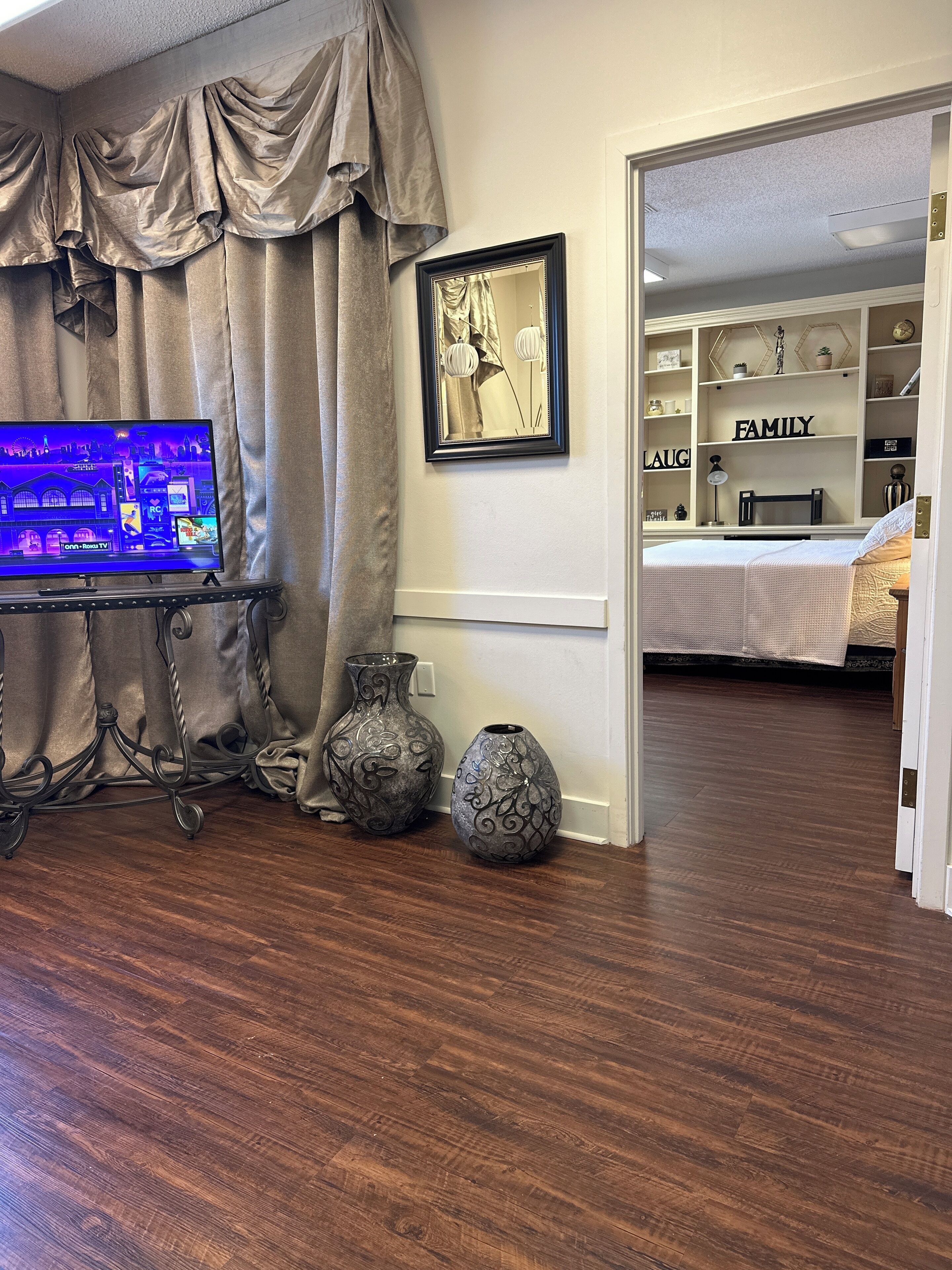 4 bedrooms, iron/ironing board, free WiFi, bed sheets