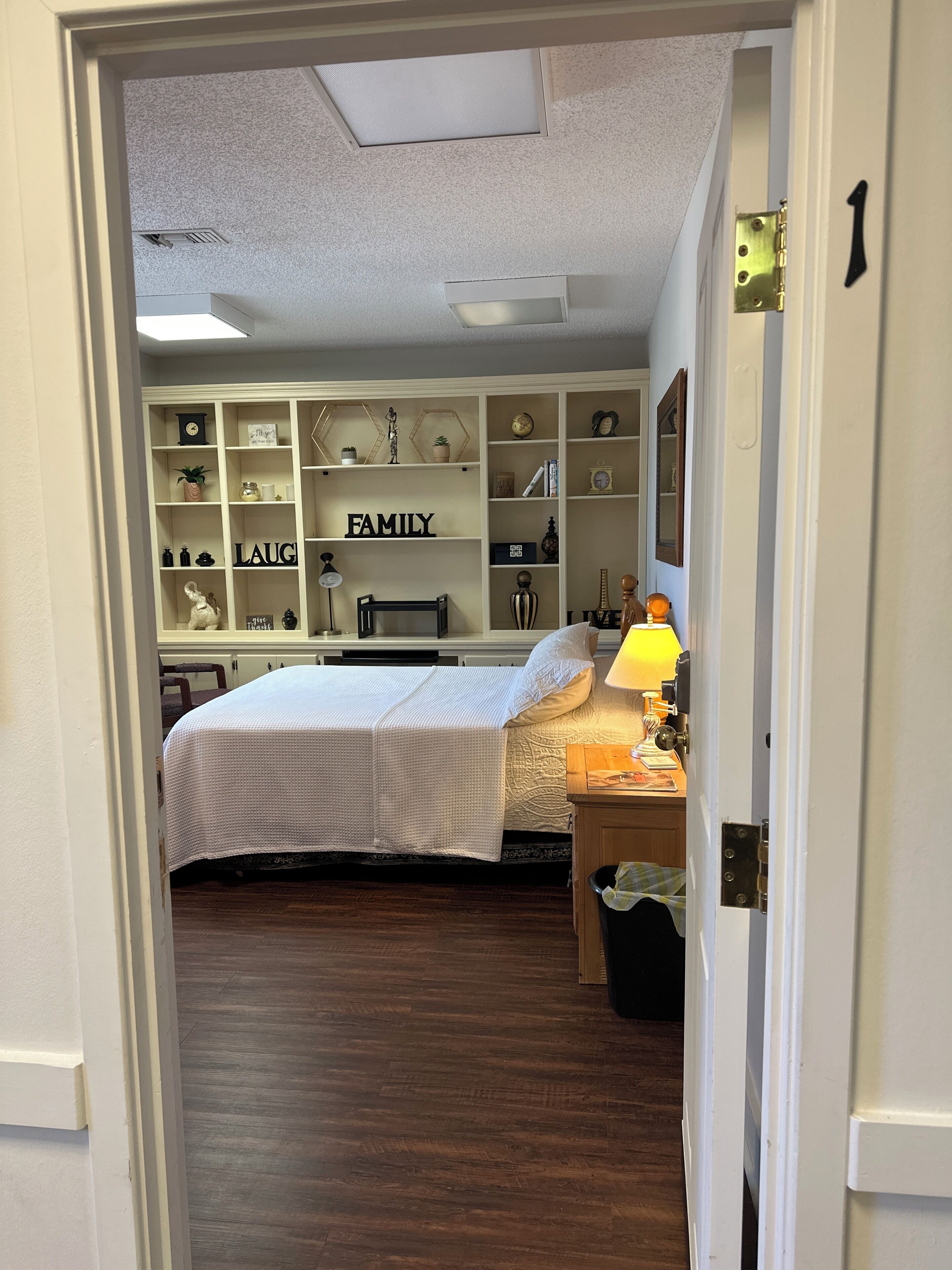 Iron/ironing board, free WiFi, bed sheets