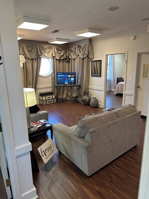 Interior - Spacious 4-bedroom townhouse in historical Fort Smith (Fort Smith)