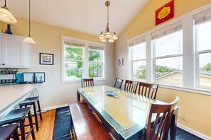 Dining - Dog Friendly Home, Ocean Views Walk to the Beach (Lincoln City)