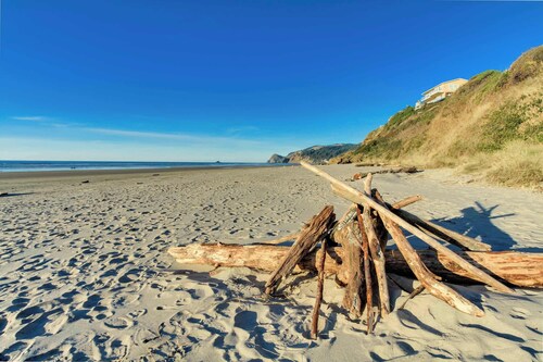 Enormous ocean view homes with firepit and deck short walk to the beach