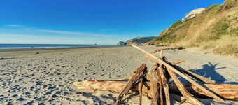 Enormous ocean view homes with firepit and deck short walk to the beach