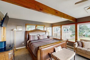 Interior - Cozy Oceanview Cottage in Great Location Close to Beach (Lincoln City)