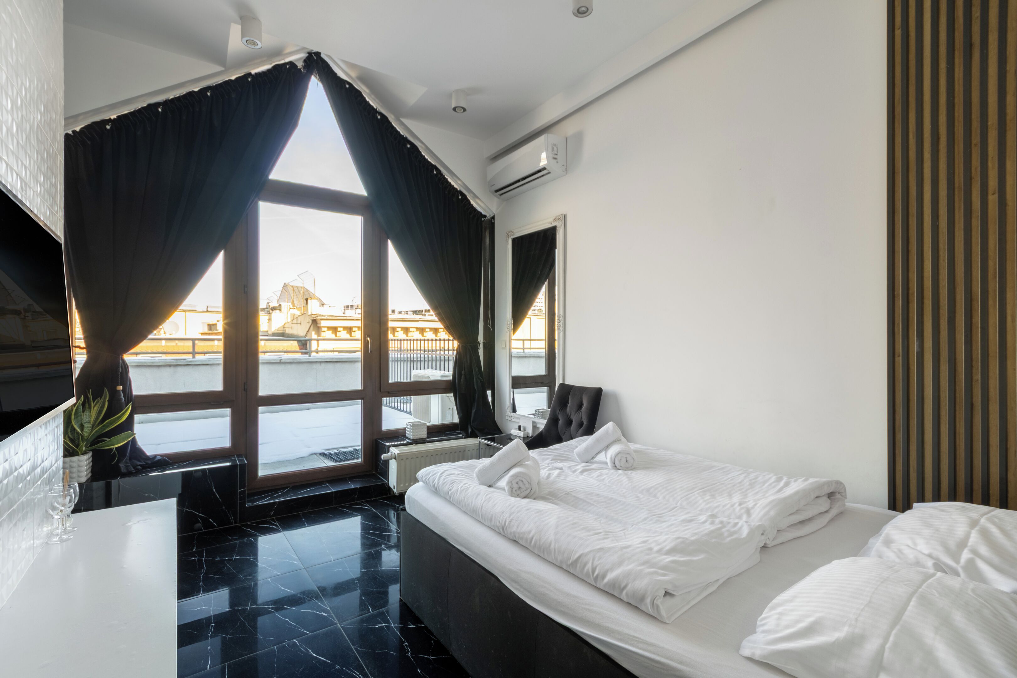 Apartment (36A) | Wohnbereich | Flachbildfernseher