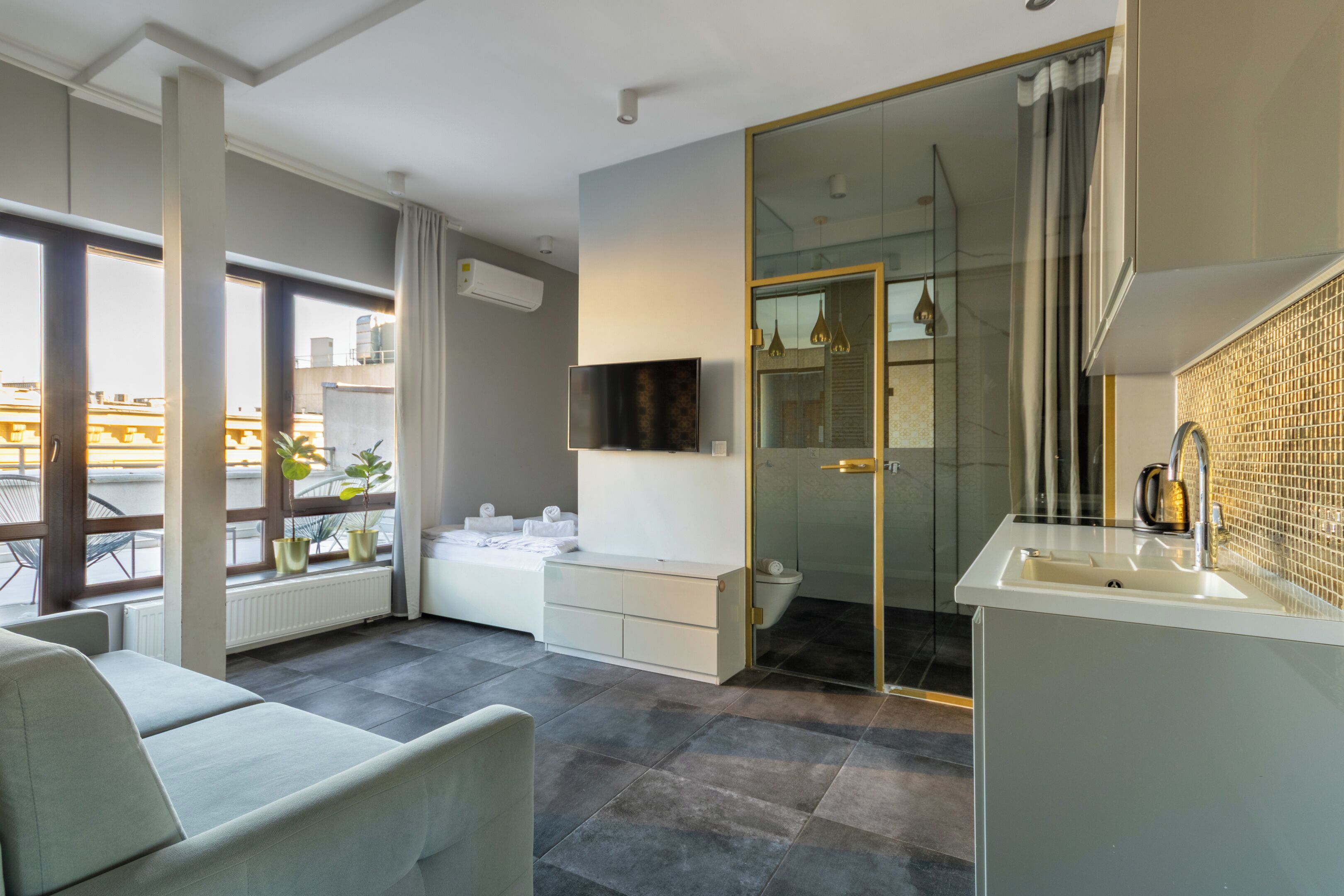 Studiosuite (36B) | Wohnbereich | Flachbildfernseher