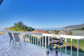 Property grounds - Cozy Oceanview Home with the Best Vistas in Road s End Dogs Welcome (Lincoln City)