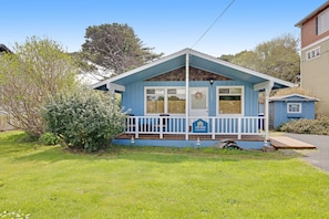 Exterior - Cozy Dog Friendly Getaway Close to the Beach Includes Deck (Lincoln City)
