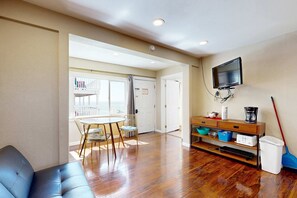 テレビ、書斎 / ワークスペース