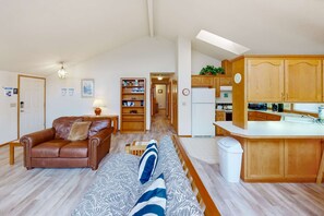 Fernseher, Kamin, DVD-Player