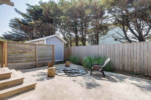 Terrace/patio - Two-Story Olivia Beach Home with Free WiFi - Dog-Friendly and Close to the Beach (Lincoln City)