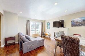 Living area - Modern Condo with Peekaboo Ocean Views, Nearby Beach Access - Dogs OK (Lincoln City)