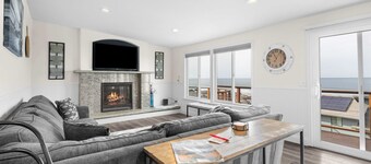 Gorgeous Retreat with Separate Cottage Private Hot Tub and Close Beach Access