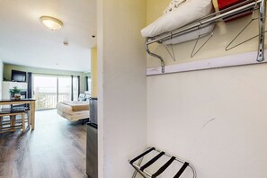 Interior - Lower-Level Oceanview Studio with Balcony & Close Beach Access - Dogs OK (Lincoln City)