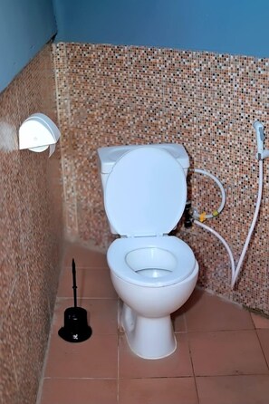 Doccia, asciugacapelli, asciugamani, sapone