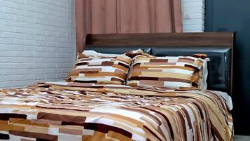Iron/ironing board, WiFi, bed sheets