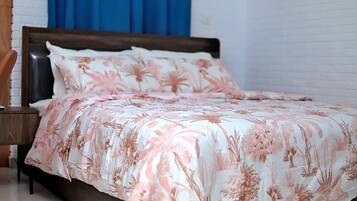 Iron/ironing board, WiFi, bed sheets