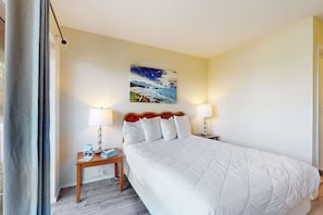 WiFi, bed sheets - Lower Level Dog Friendly Studio with Ocean Views and Free WiFi Walk to Beach (Lincoln City)