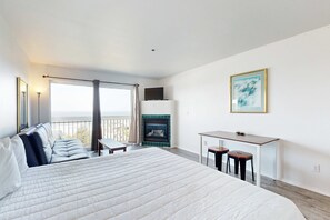 WiFi, bed sheets - Dog-Friendly Studio with Superb Ocean Views & Nearby Beach Access (Lincoln City)