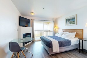 WiFi, bed sheets - Dog-Friendly Studio Condo with Ocean Views, WiFi, Close to Everything (Lincoln City)