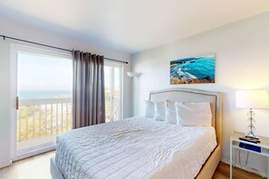 Room - Dog-Friendly Studio with Ocean Views & Free WiFi - Close to Beach Access (Lincoln City)